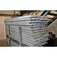 stalen bok inhoudende 26 aluminium steigerplanken l 2,5m